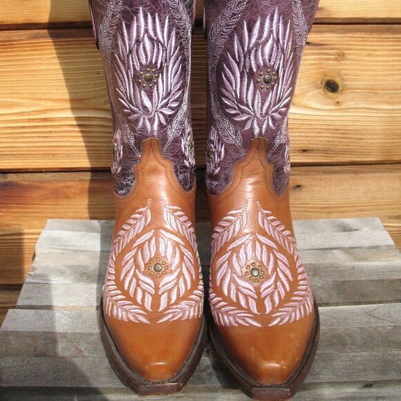 Lucchese Embroidered Cowboy Boots - Picture 4 of 10